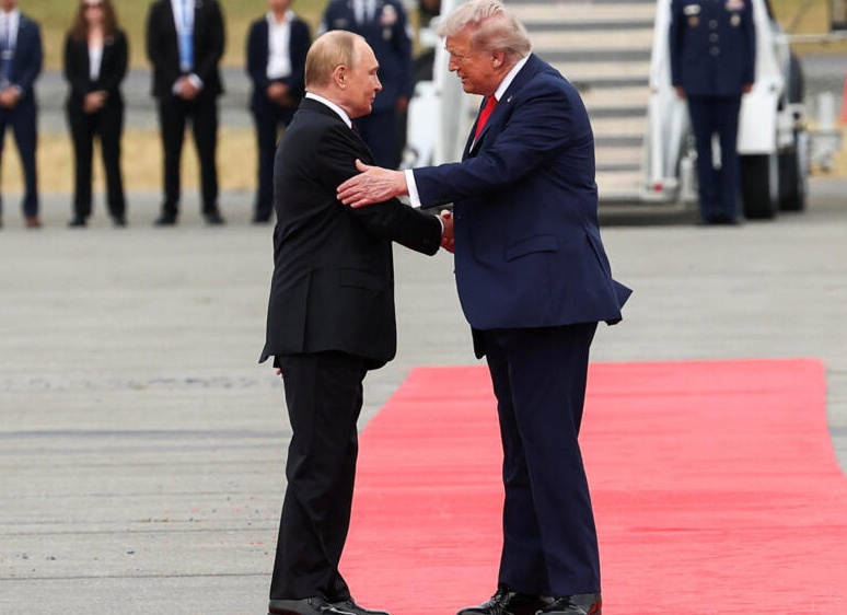 Волонтёры, Хинштейн и новая АЭС: Путин посетил Курскую область. С кем пообщался президент?